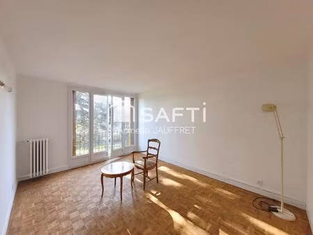 résidence verdoyante  sécurisée tout à pied.