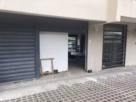 location commerce 85 m² à saint-leu (97436)