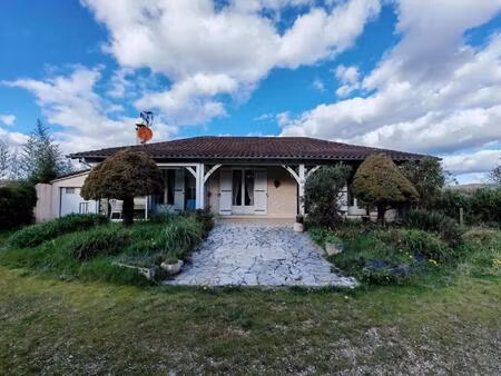 maison plain-pied  terrain arboré   garage  veranda