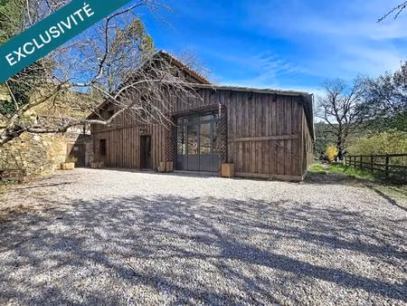 superbe maison de caractère implantée sur son grand terrain