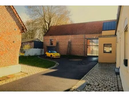 charmante ancienne fermette rénovée bâtie sur 1940m²