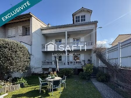 maison de ville avec jardin et piscine