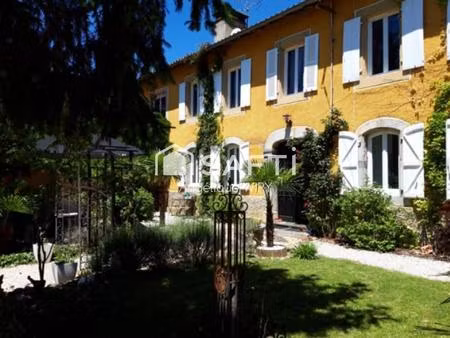 description de cette maison de 291m² avec piscine