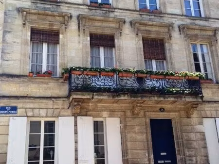 jardin public  beau t2 avec balcon à rénover dans immeuble pie