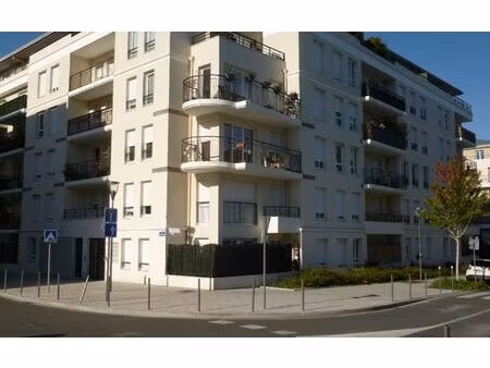 location appartement  m² t-2 à massy  1 005 €