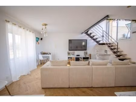 t3 rénové avec terrasse | murs-erigne