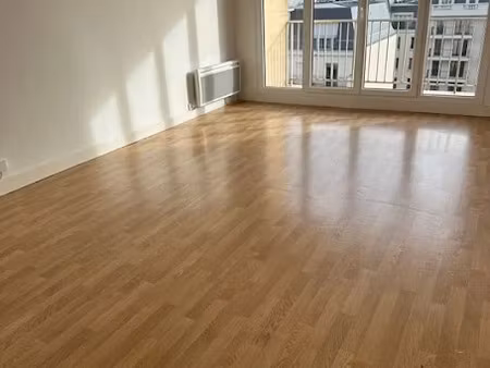 location appartement 3 pièces 69 m² à puteaux (92800)  2 023 €