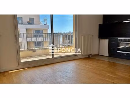 appartement 2 pièces avec balcon – résidence récente (2023)