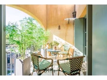 uzès – appartement de standing avec terrasses et garage à 300 mètres de la place aux herbe