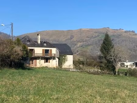 barcus  pyrenees atlantiques jolie maison de village basque