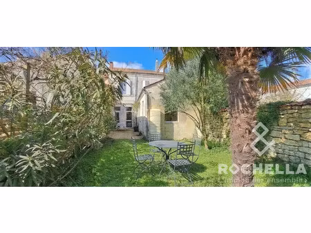 maison ancienne en pierre t6 de 182 m2 avec un beau jardin
