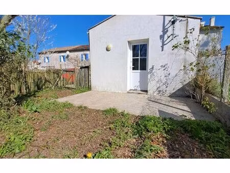 location maison  27.3 m² t-1 à saint-savinien  430 €