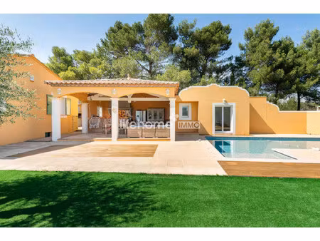 villa t6 avec piscine  dépendance sur 1 hectare
