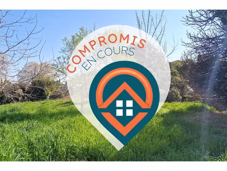 exclusivite sogip. très proche du village terrain constructi