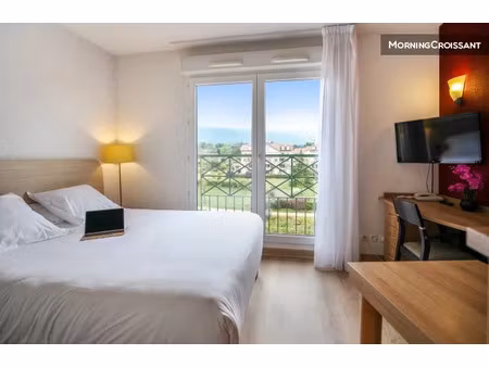 location meublée appartement 1 pièce 23 m² à divonne-les-bains (01220)  1 090 €