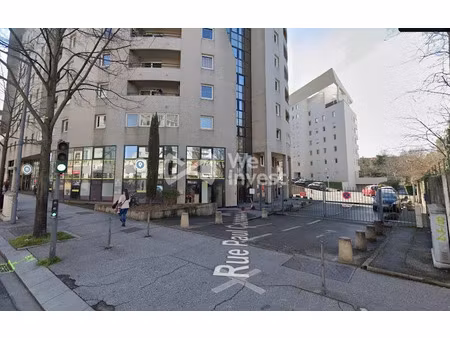 location parking 11 m² à lyon 8ème (69008)  80 €