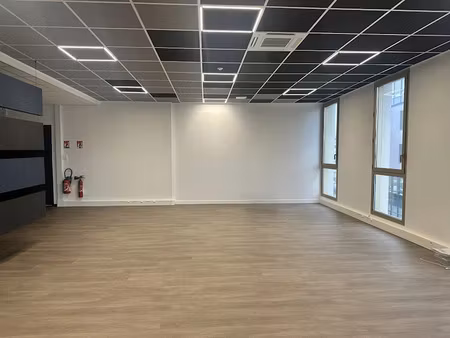 location locaux professionnels 4 pièces 241.77 m² à le havre (76600)  11 764 €