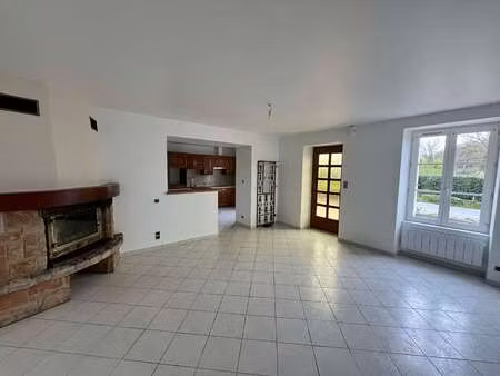 location maison à chailland (53420) : à louer / 74m² chailland