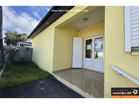 location locaux professionnels 2 pièces 65 m² à sainte suzanne (97441)  1 105 €