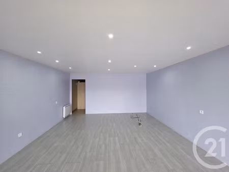 location locaux professionnels à saussay (28260)  7 800 €