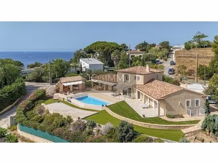 villa de 230m2 habitable t5 avec vue mer panoramique  piscine et garage !