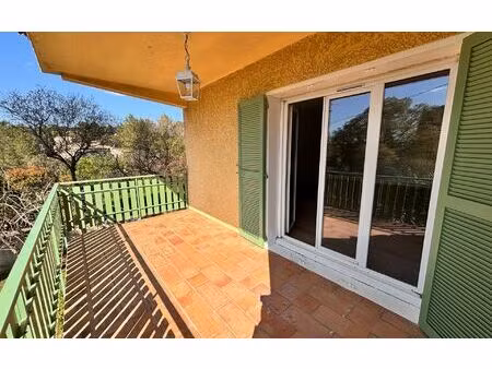 location appartement  m² t-5 à nîmes  1 200 €