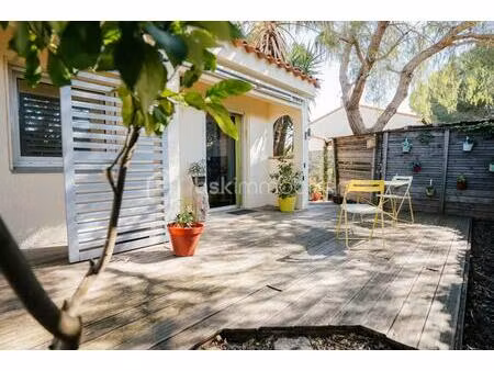 maison plain-pied avec piscine et véranda