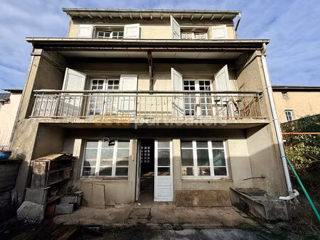 maison de village avec fort potentiel : 2 habitations indépendantes -angles