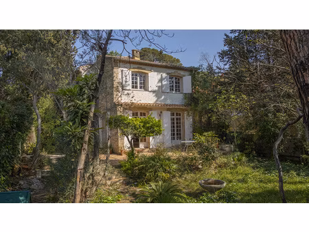 élégante villa familiale avec jardin paysager montpellier
