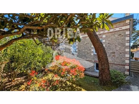 tout a pied... 350 m plage  commerces & gare