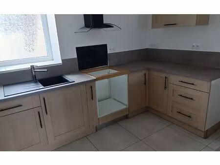 location maison  m² t-3 à marolles-les-braults  590 €