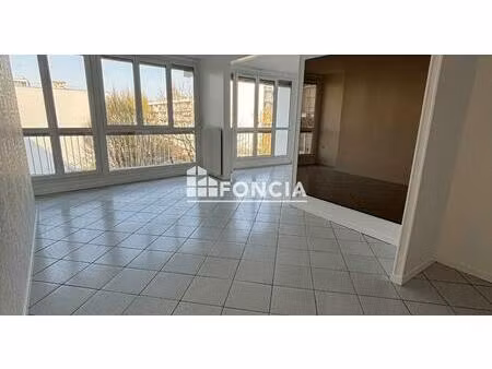 sur le bas de chilly-mazarin  4 pièces de 78m2 avec 2 chambres possibilté de 3ème chambres