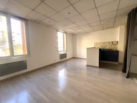 spacieux appartement type 1 dans un immeuble au calme sur st jean