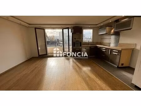 tres proche gare rer c