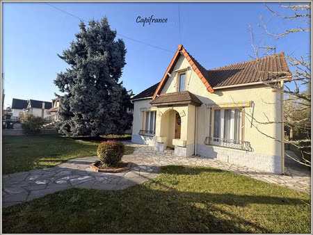 maison à vendre 5 pièces + garage. beau terrain de plus de 900m²!