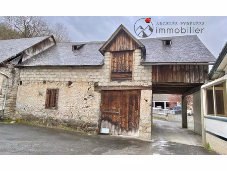 grange de village à rénover entierrement avec 3650 m2 de ter