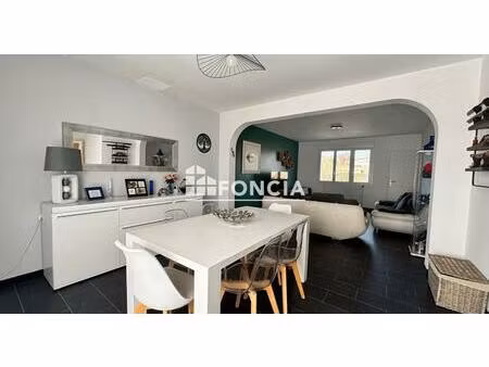 pavillon 4 chambres  séjour  salon  cuisine aménagée  garage  terrain