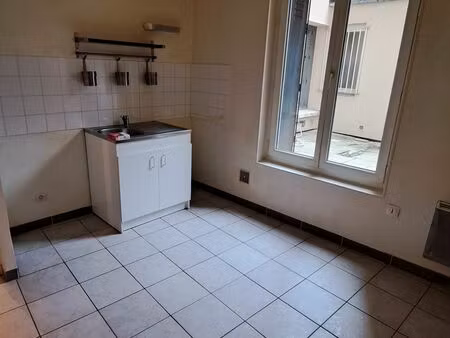 f2 non meublé en rez-de-chaussée – paris 14e