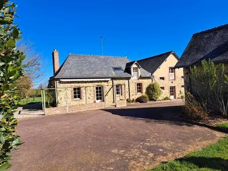 vente bureaux et commerces à la selle-craonnaise (53800) : à vendre / 733m² la selle-craon