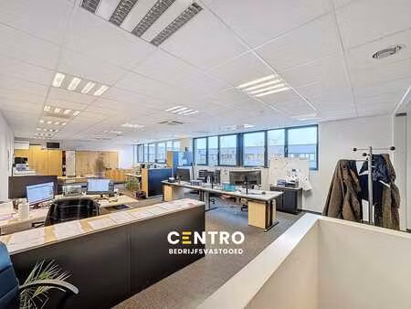 instapklare kantoren (250m²) te koop met 6 private parkee...