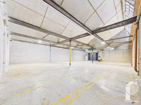 entrepôt de 324 m²