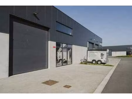 unité pme nouvellement construite de 215 m² à vendre dans le