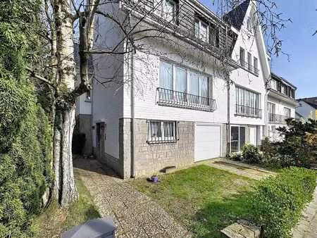 lumineuse maison 3 façades avec jardin / proche du parc de l