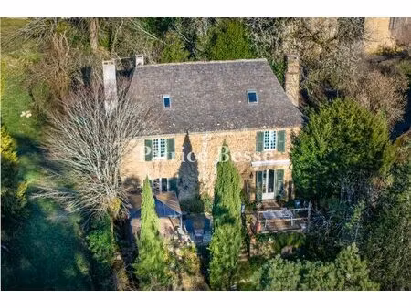 entre haut quercy et corrèze  au calme d'un petit village  un presbytère à usage...