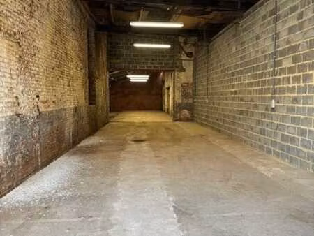 entrepot de 220 m² à louer centre de soignies