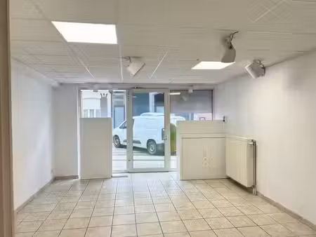 excellente localisation et parking à 20m de la place