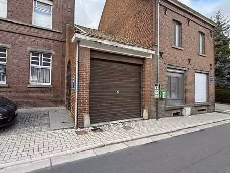 garage accès rue  situé au plein cœur d’ellezelles