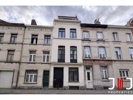 ambiorix - immeuble 4 unités à rénover avec jardin