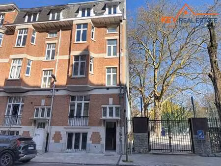 pl. brugmann - immeuble de rapport entièrement rénové - a+++