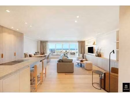 appartement récemment rénové avec vue sur la mer  situé sur